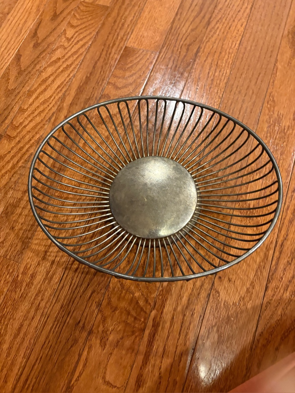 F&F Metal Wire Fruit Bowl in Antique Brass Tone